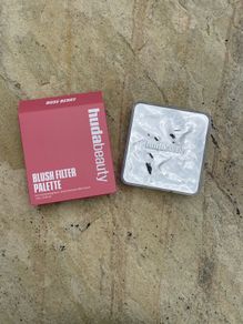 Huda Beauty Blush Filter Blurring Blushlighter Palette