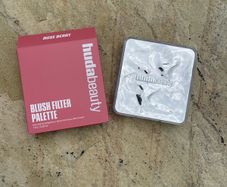 Huda Beauty Blush Filter Blurring Blushlighter Palette