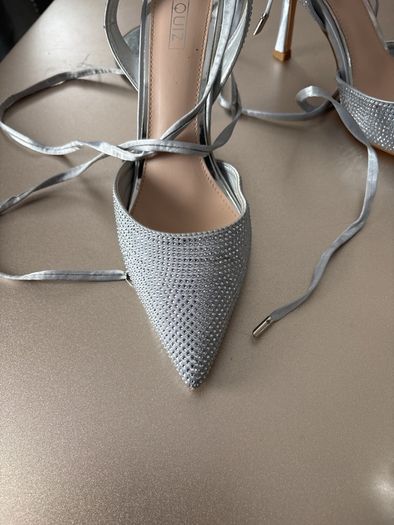 Rap around quiz shoes and clutch