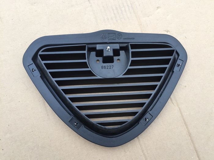Radiator Grille (Alfa Romeo 164)