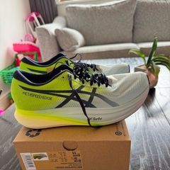 Asics Meta speed Edge + Brand new with tags  8.5 uk