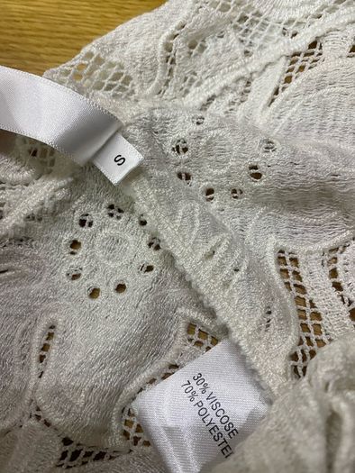 white lace shorts