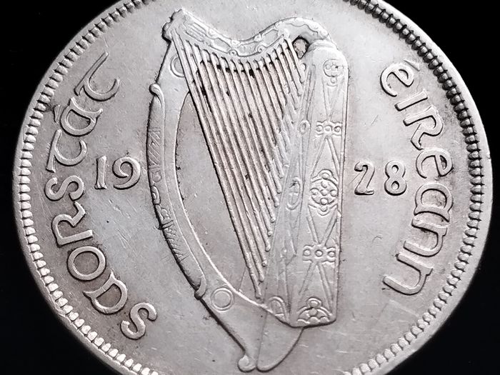 #887 - Ireland - 1928 - Half Crown - Silver - KM.8