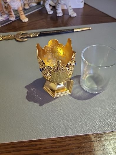Votive stand