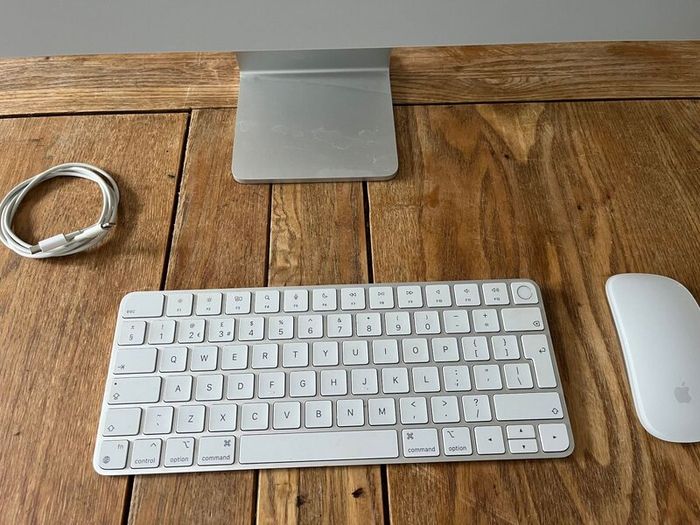 Apple 24 iMac M1 8-Core CPU / 8-Core GPU  Silver