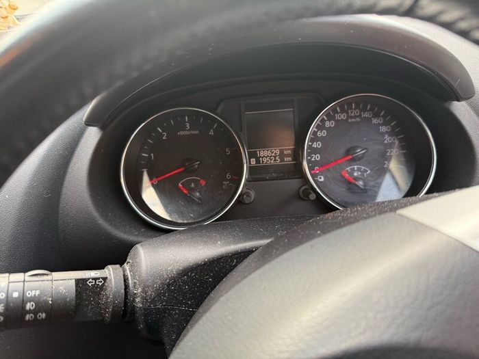 Nissan Qashqai + 2, seven seater, silver grey