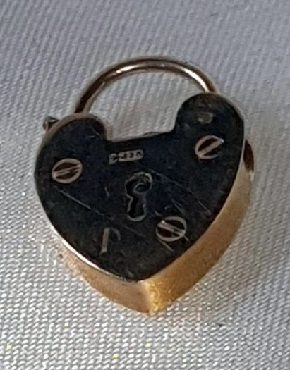 Pristine Vintage 9ct Gold Heart Padlock Charm