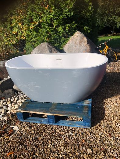 Bath tub for sale