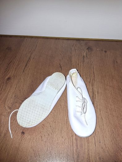 Girls dance shoes(jazz shoes), leather, size 10 Jr.