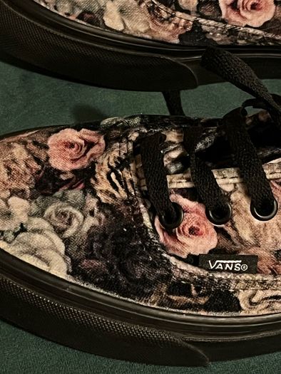 Brand New Floral Velvet Vans Size 5