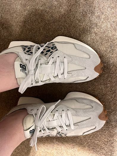 New Balance 327
