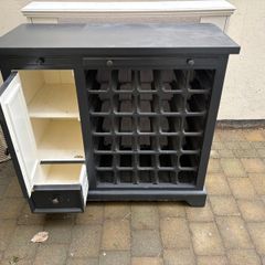 Wine cabinet