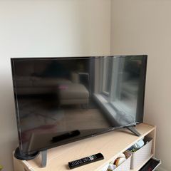 Solas 43" UHD Smart TV with HDR