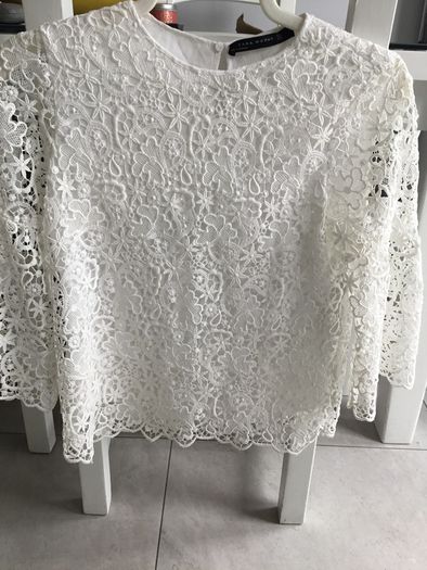 ladies Zara white lace top. Size XS/ 6-8