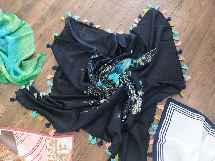 Lot of 8 square scarves