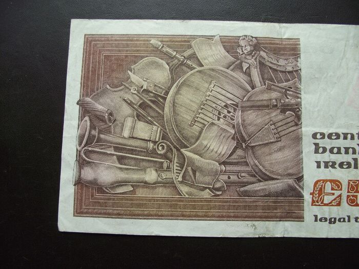 1991 Central Bank of Ireland 50 Pounds note. B Series