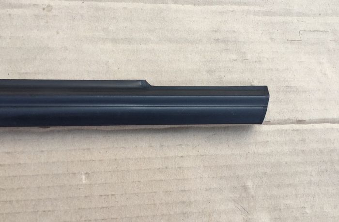 LH Front Outer Glass Rubber (Alfa Romeo 146)