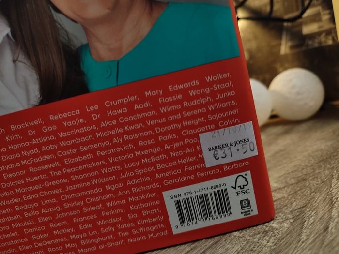 The Book of Gutsy Women: Favourite Stories of Courage and Resilience ! by Hillary and Chelsea Clinton ! RRP 31.50e ! Hardcover ! 2019 ! by Simon & Schuster UK !