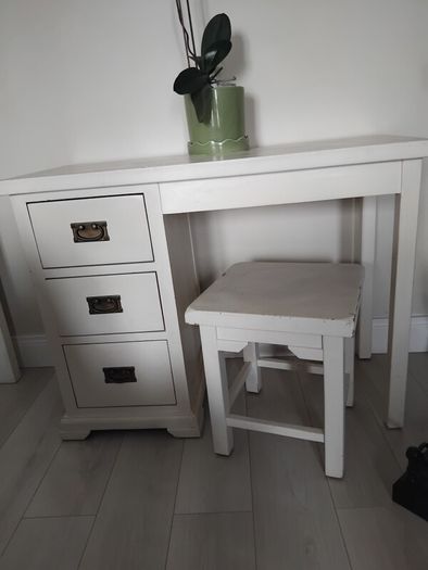 Dressing table