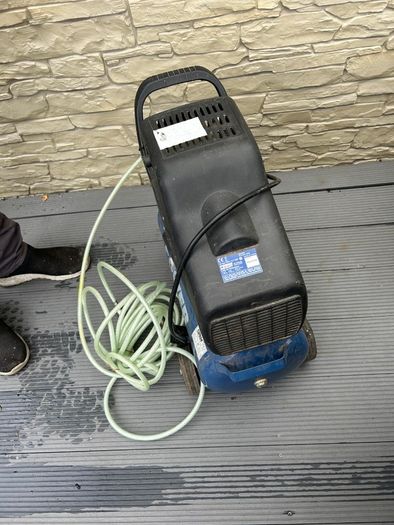 Air compressor