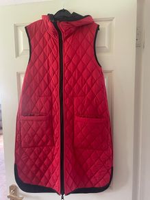 Carolyn Donnelly The Edit | Reversible Quilted Long Gilet (Red/Black)