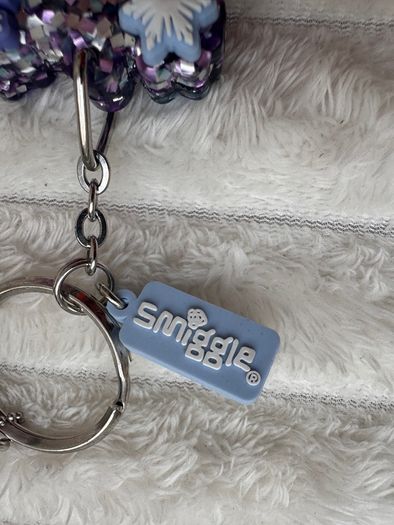 Smiggle Frozen 2  Keyring Letter E Please see photos