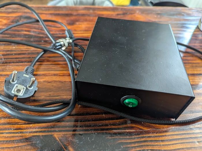 hifi grade Ulta Linear power supply 6V 3A. was used with Arcam rDAC