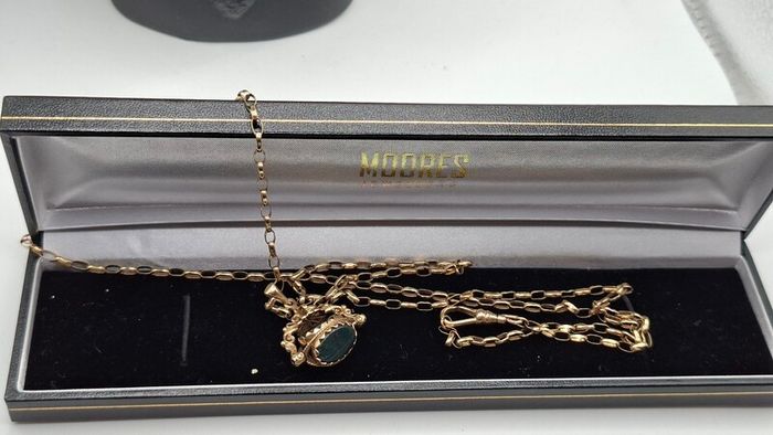 9ct yellow gold spinning fob necklace