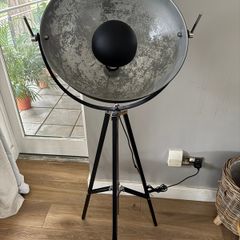Beautiful oversized industrial floor lamp in great condition.