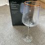 gold trim wine glass Image 3