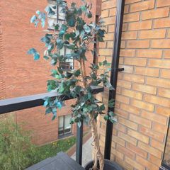 Artifical garden tree and pot