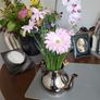 Teapot artifical flowers Image 4