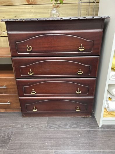 chest of drawers