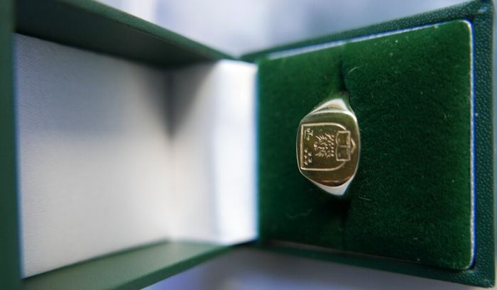 Vintage 9Ct Yellow Gold 375 Men's Clan Signet Crest Ring 2,52g size T