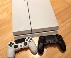Playstation 4 White CUH-1116A 500GB + 2 controllers