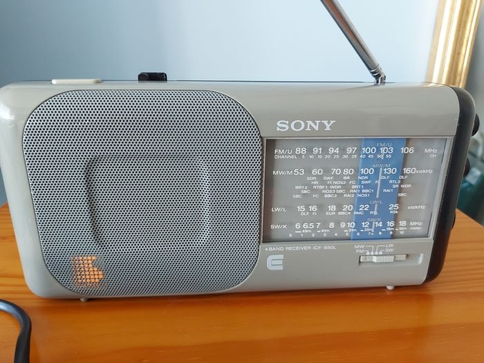 Sony ICF-850L vintage radio, in exelent condition.