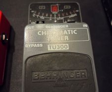 Behringer Tuner pedal TU700