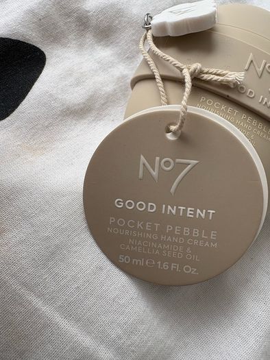 No 7 good intent pocket pebble nourishing hand cream