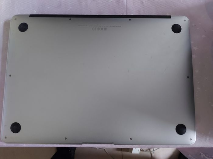 Apple MacBook Air, Intel Core i5, 1.4GHz, 4GB Ram DDR3, 121GB SSD, 13.3 inch screen, in excellent condition