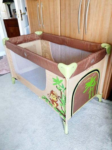 Travel cot