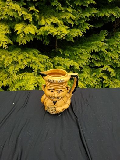 22cm large figurine ceramic pitcher postage possible