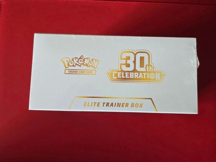 Pokemon 30th Celebration - ETB Elite Trainer Box