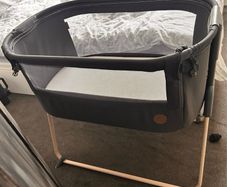 Maxi-Cosi Tori Co-sleeper / beside crib