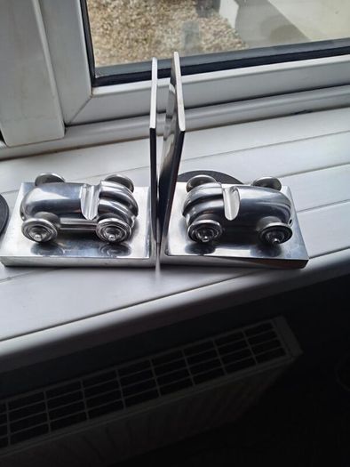 2 aluminum bookends
