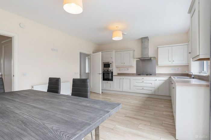Full kitchen with appliances