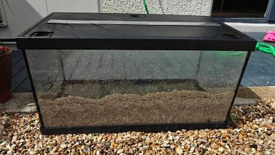 54L Glass Aquarium / Fish Tank with Black Lid & Sand