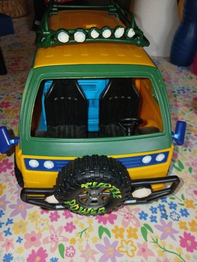 Teenage Mutant Ninja figure  Playset and figures (Please Read)