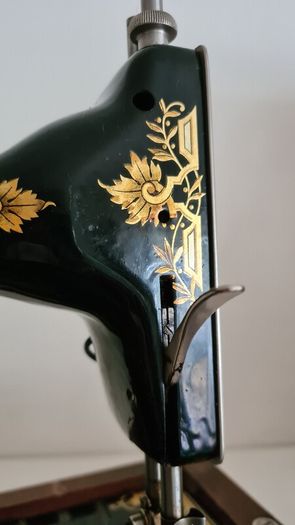 Singer 1930s machine 28k model