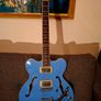 Hofner Verythin LTD Edition Powder Blue Image 3