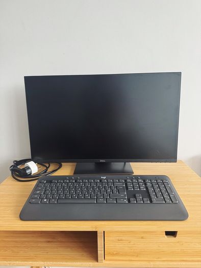 Dell 27 Adjustable Monitor + Logitech Wireless QWERTY Keyboard
